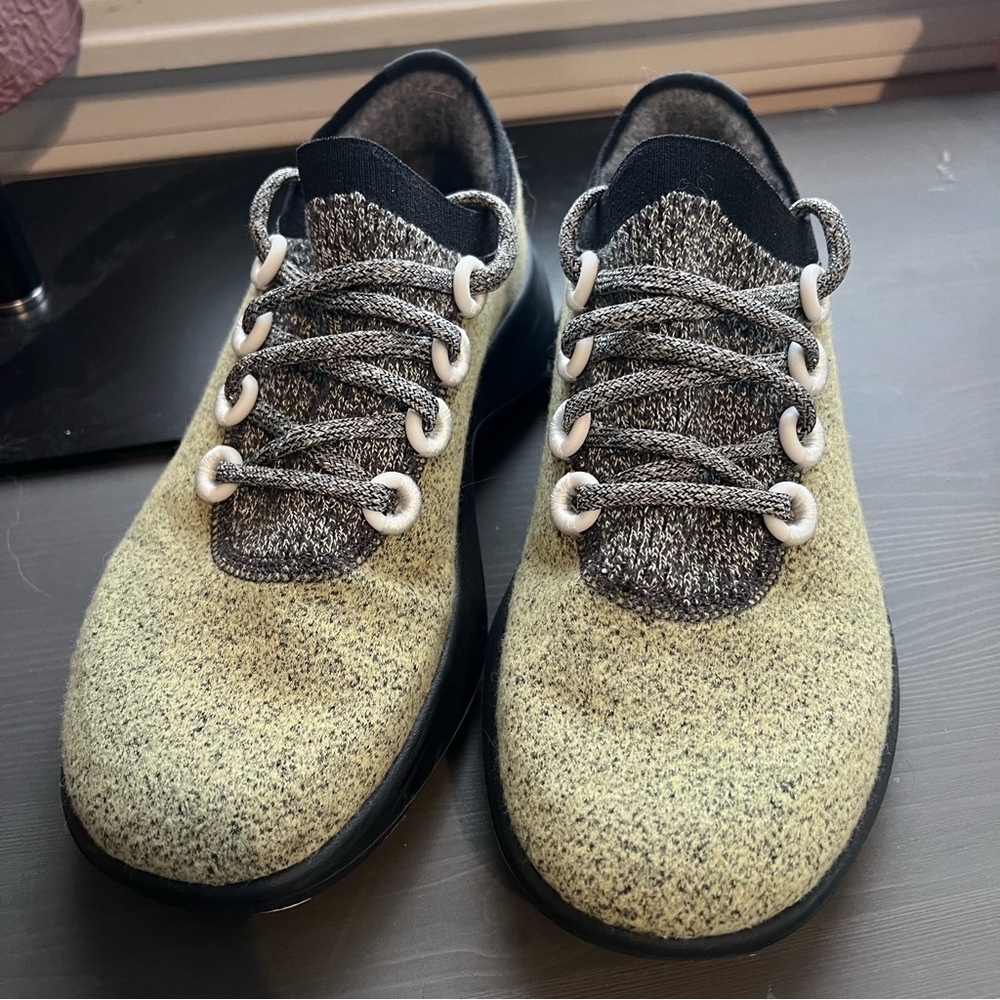 Like new Allbirds wool dasher mizzle